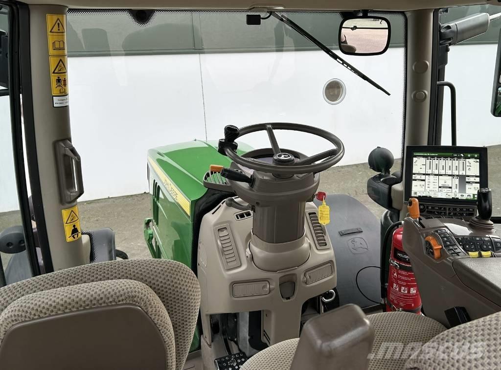 John Deere 6215 R Traktorer