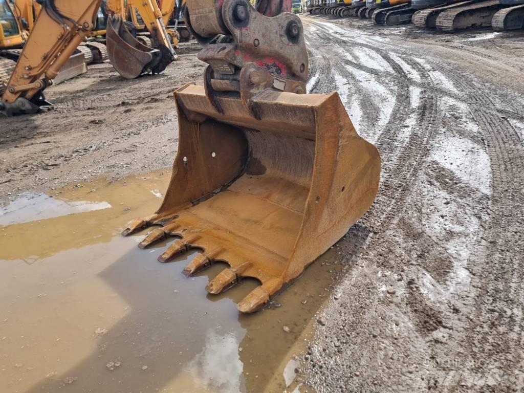 JCB JS220 LC T4 Beltegraver