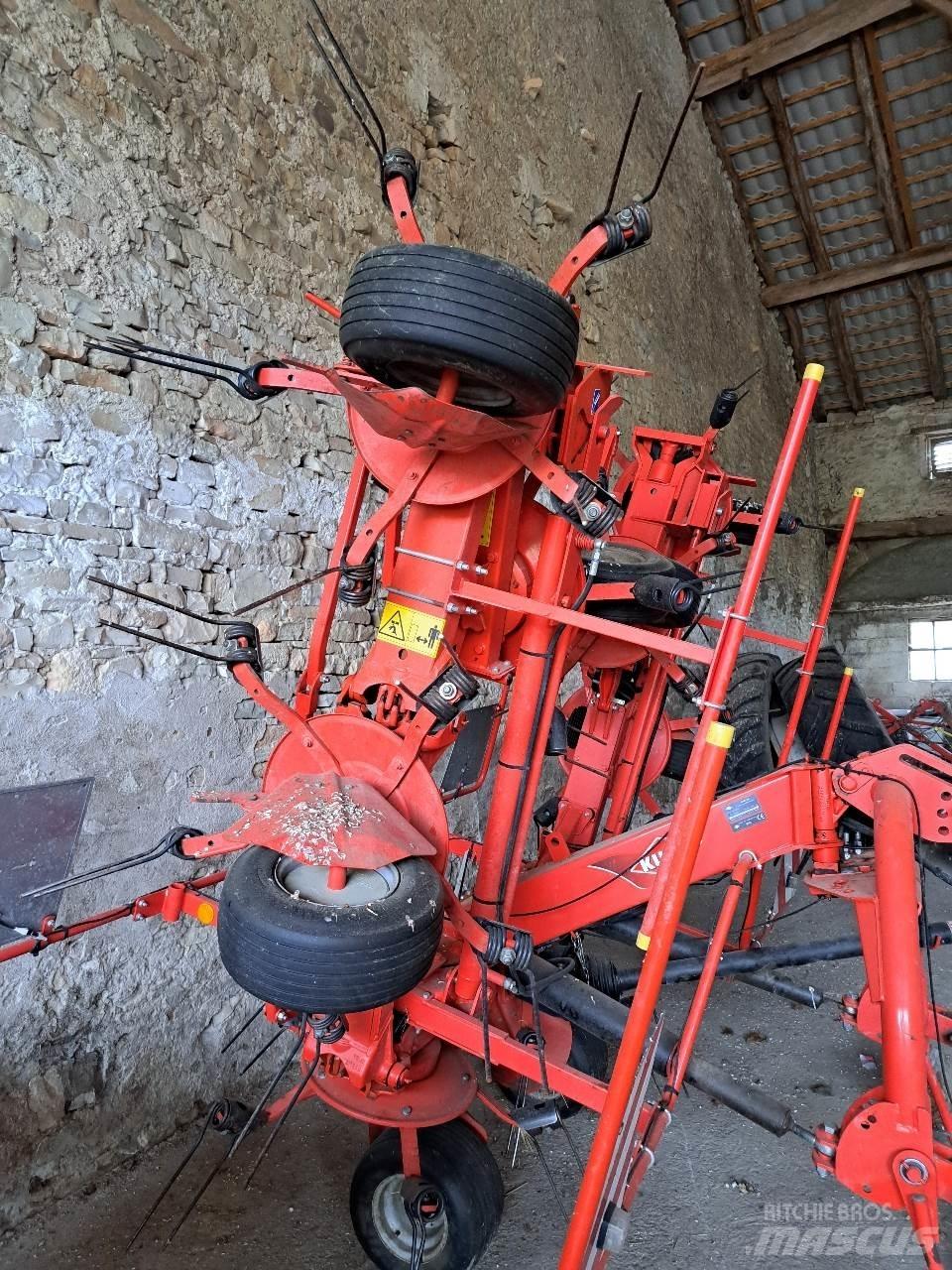 Kuhn GF7902 Raker og høyvendere
