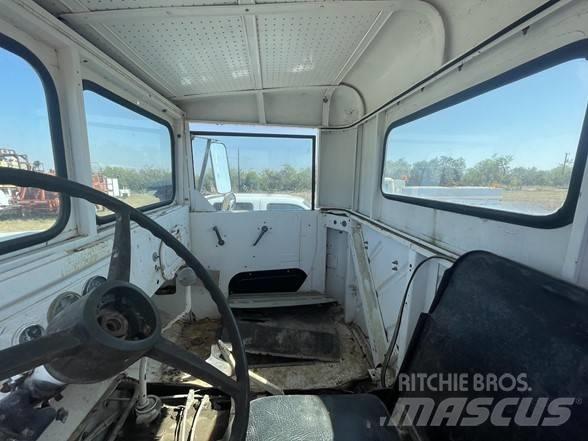 Diamond T M13 Chassis