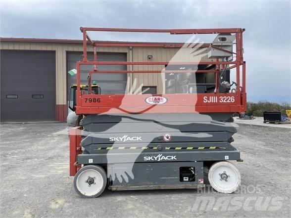 SkyJack SJ3226 Sakselifter