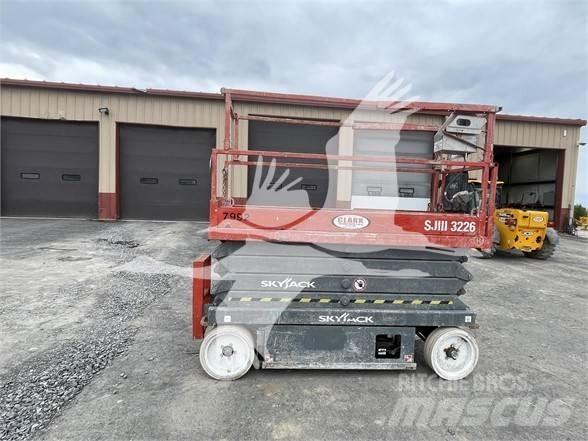 SkyJack SJ3226 Sakselifter