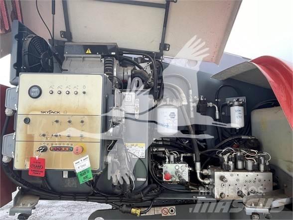 SkyJack SJ66T Teleskop bomlifter