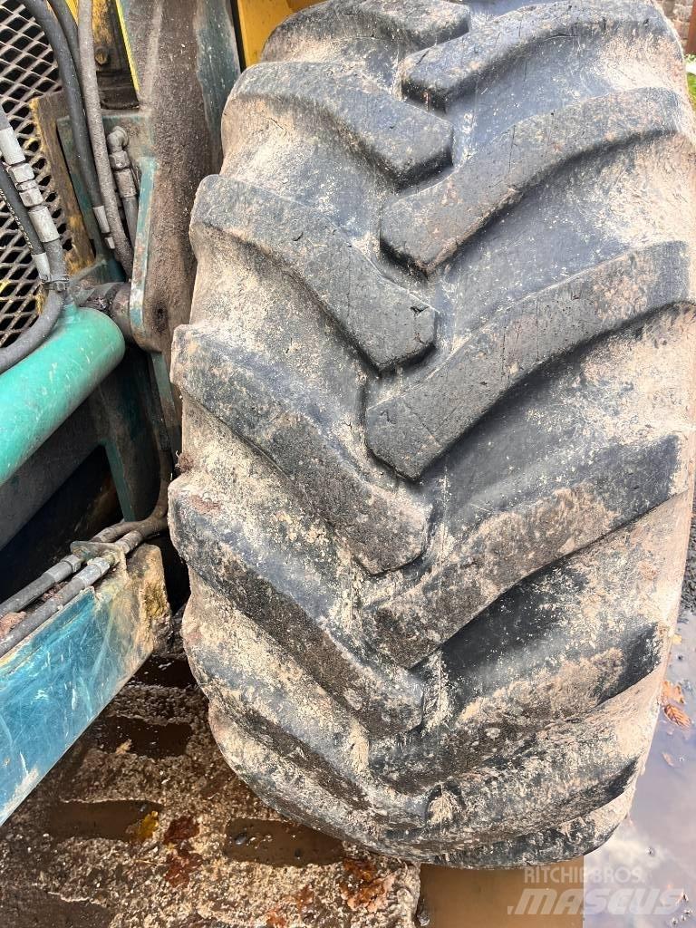 HSM 906 Traktor med skogsutstyr