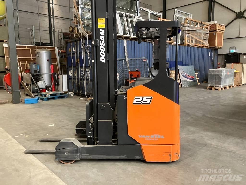 Doosan BR25JW-9 Skyvemasttruck
