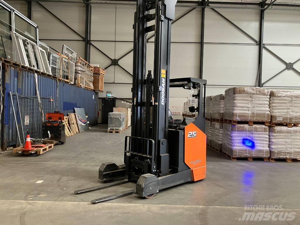 Doosan BR25JW-9 Skyvemasttruck