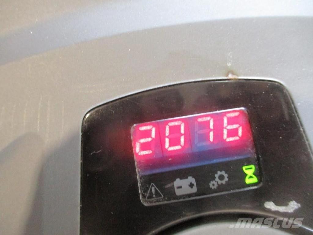 Toyota LPE200 Lavtløftende truck med platform