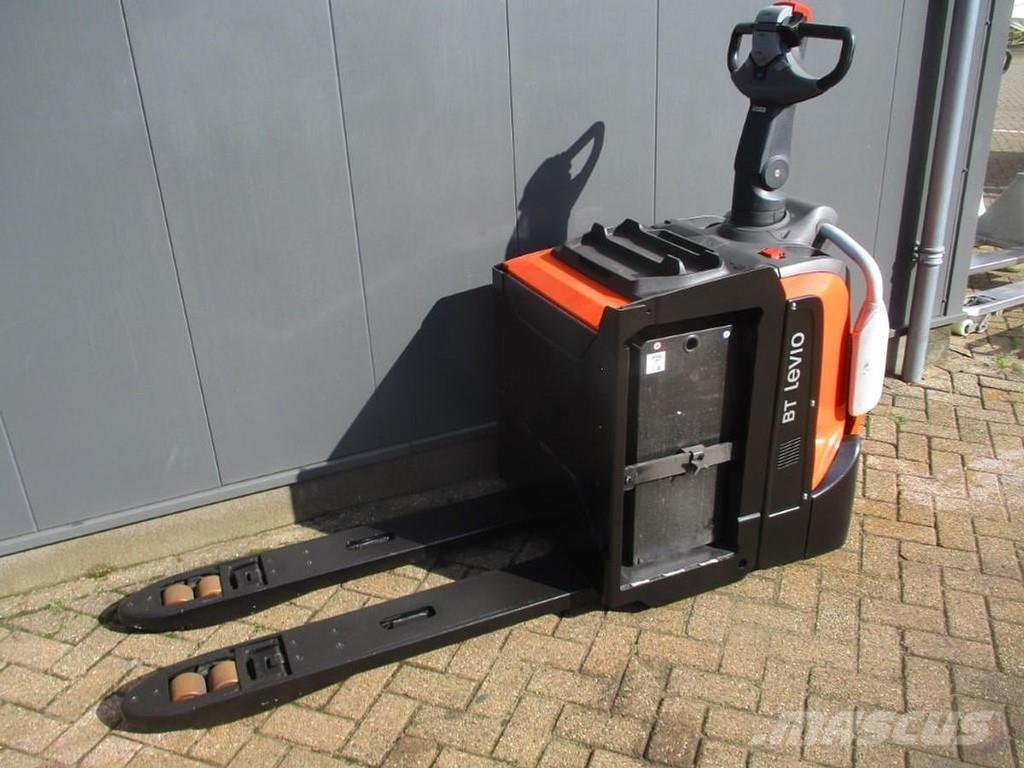 Toyota LPE200 Lavtløftende truck med platform