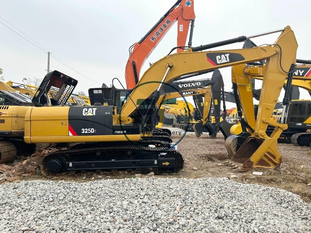 CAT 325 D2 Beltegraver