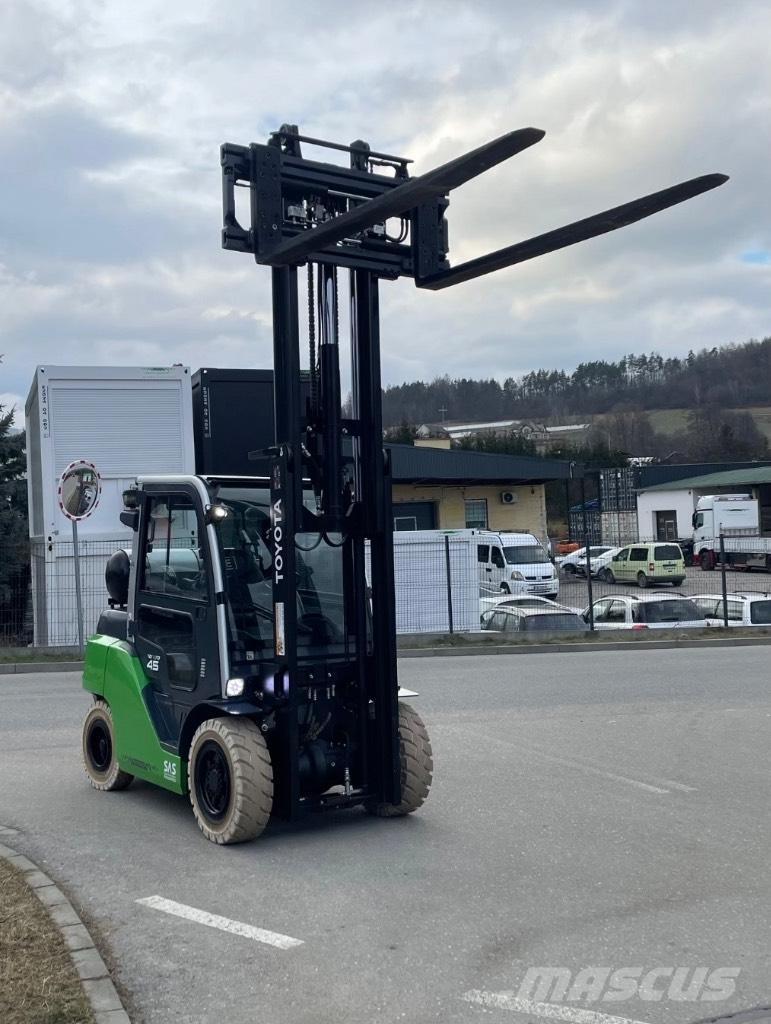 Toyota FVA450 Propan trucker