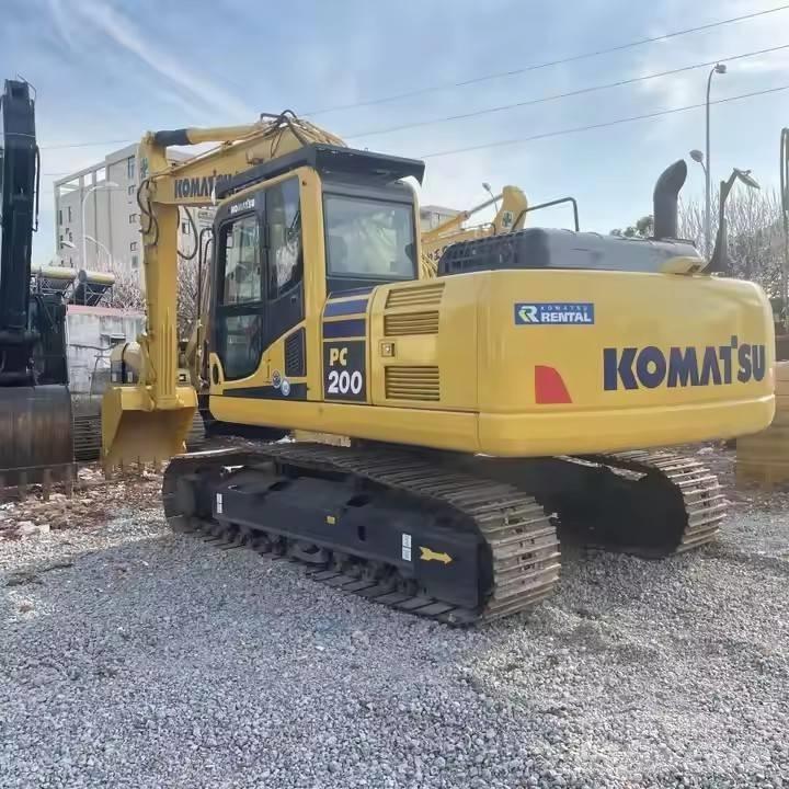 Komatsu PC200-8 Beltegraver
