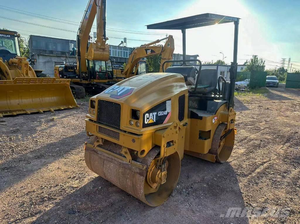 CAT CB 24 B Tandem Valser
