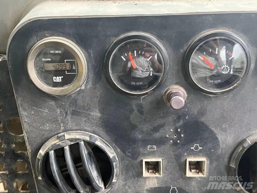 CAT D 7 G 2 Dozere Beltegående