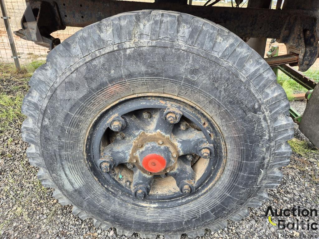 MAZ 8926 Gardintrailer