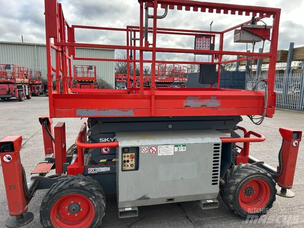 SkyJack SJ 6832 Sakselifter