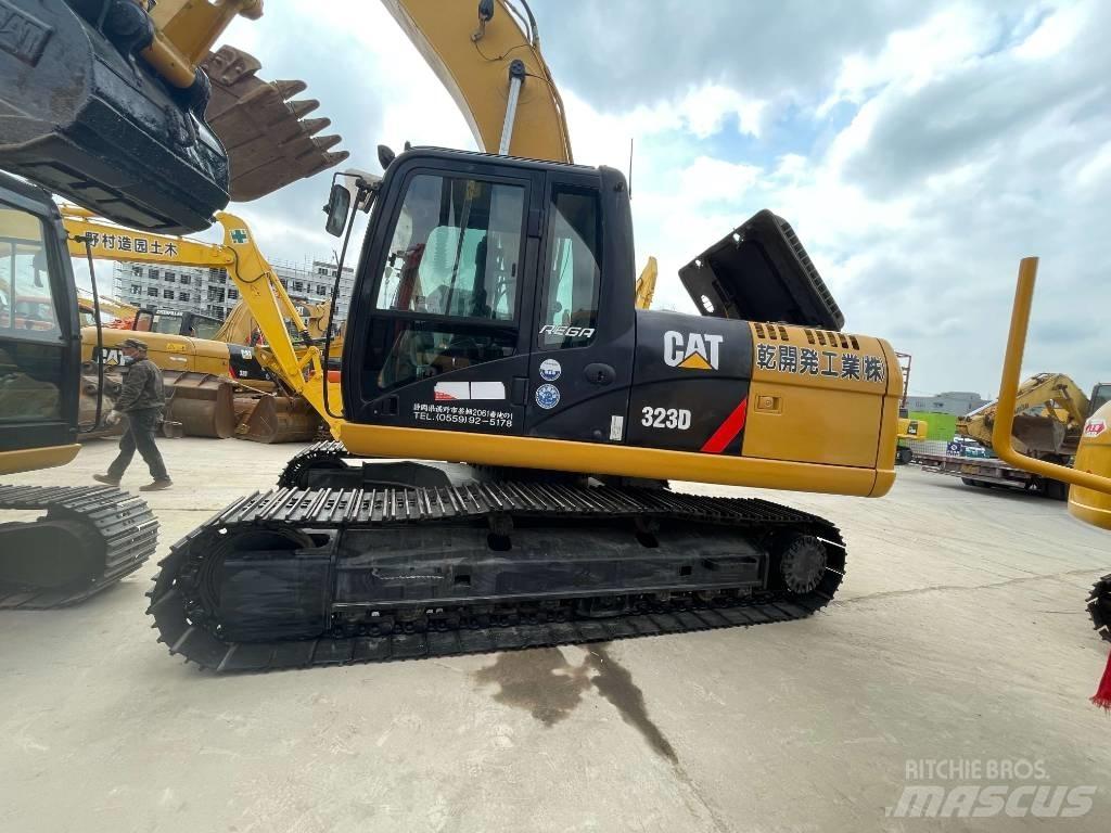 CAT 323D Beltegraver