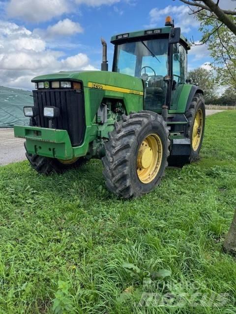 John Deere 8200 Traktorer