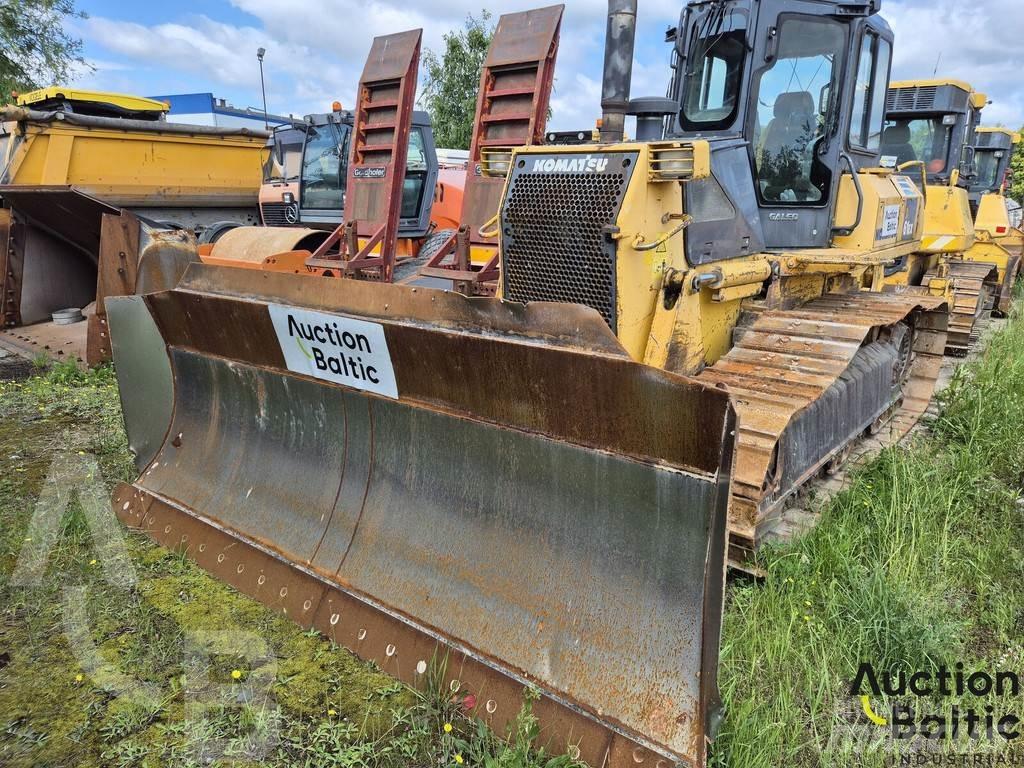 Komatsu D61EX-15 Dozere Beltegående