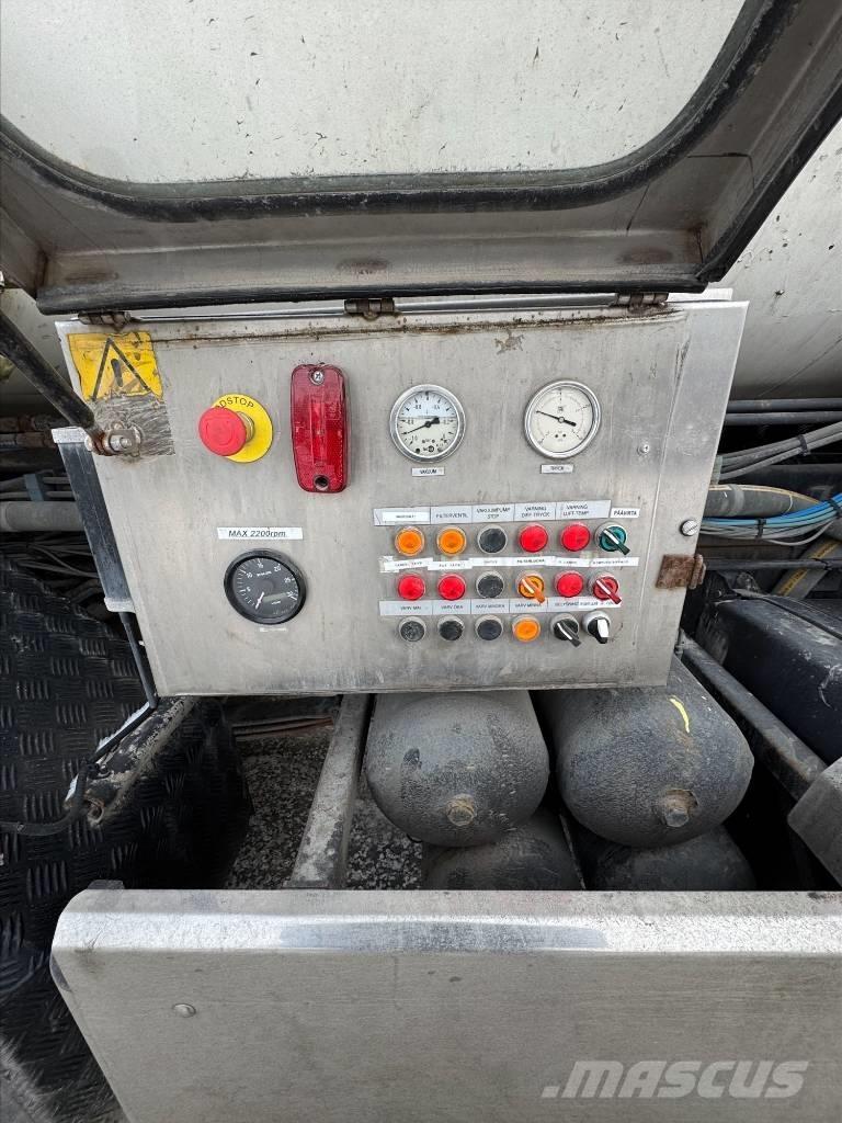 Scania P 400 LB Slamsugere