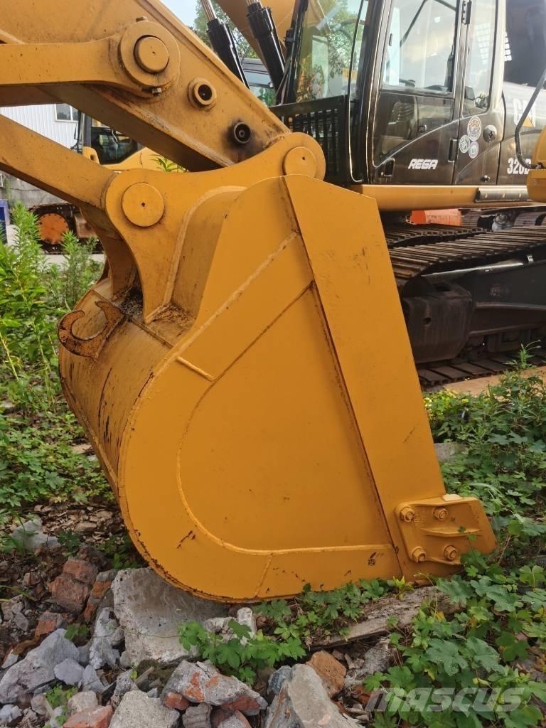 Komatsu PC 220-7 Beltegraver