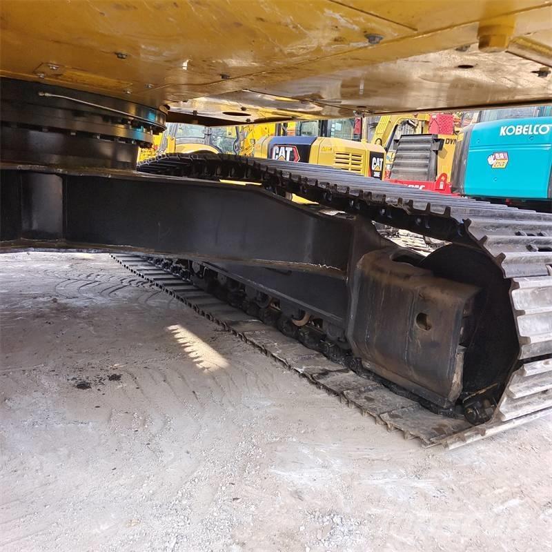 Komatsu PC 220-8 Beltegraver