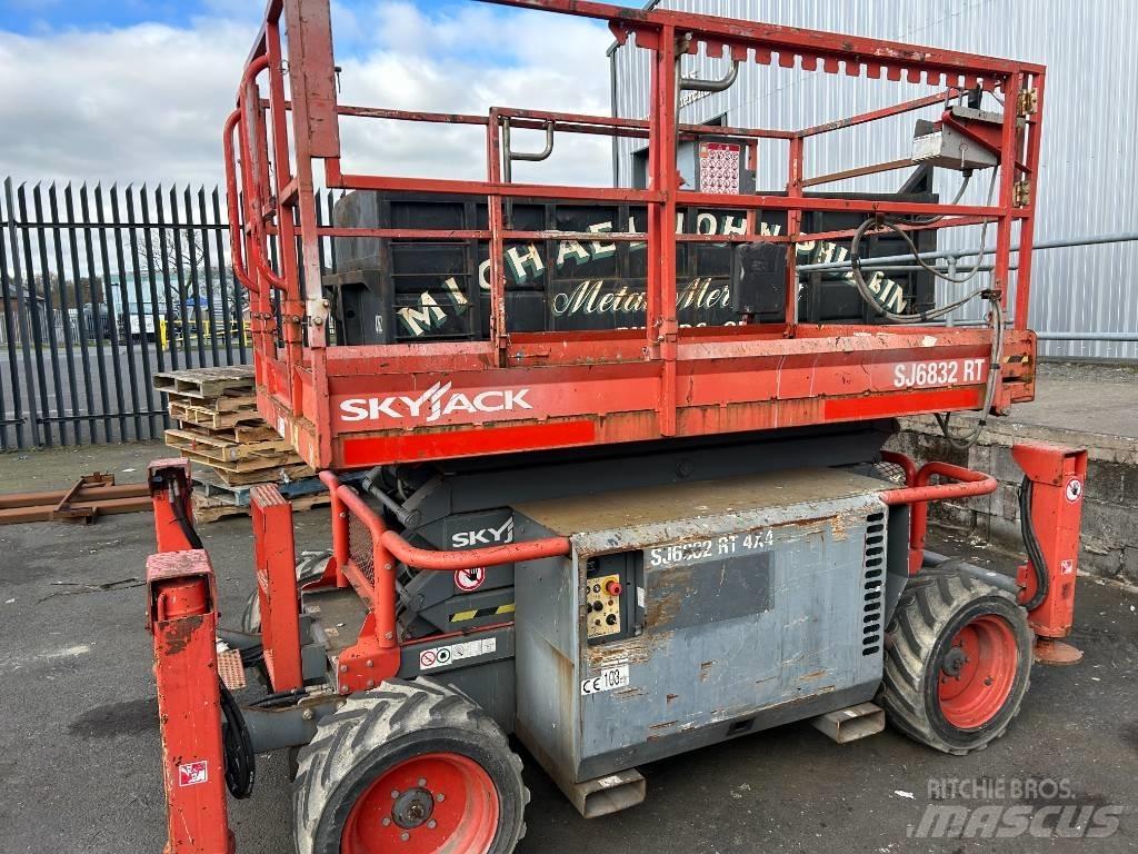 SkyJack SJ 6832 RT Sakselifter