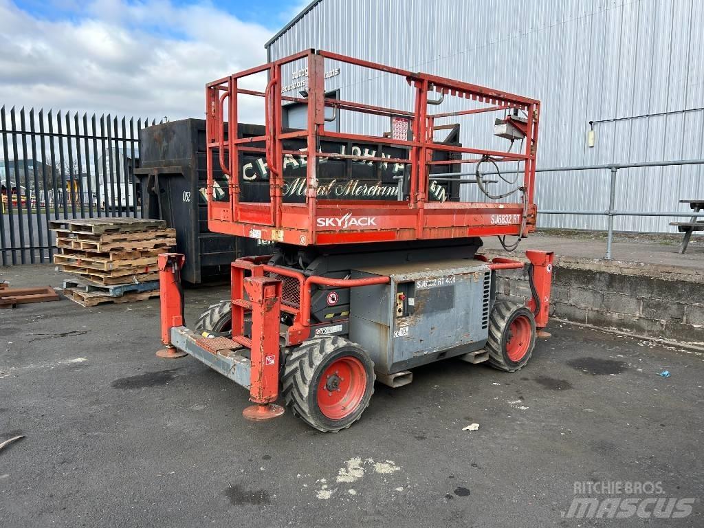 SkyJack SJ 6832 RT Sakselifter