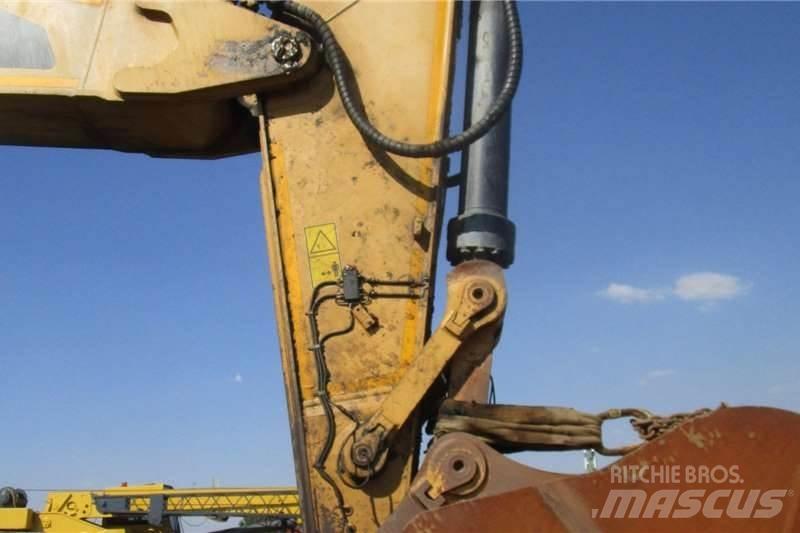 CAT 374FL Minigravere <7t