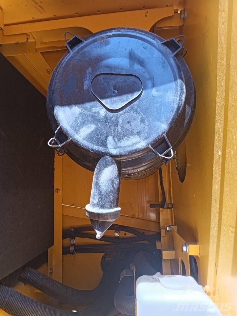 Komatsu PC 220 Beltegraver