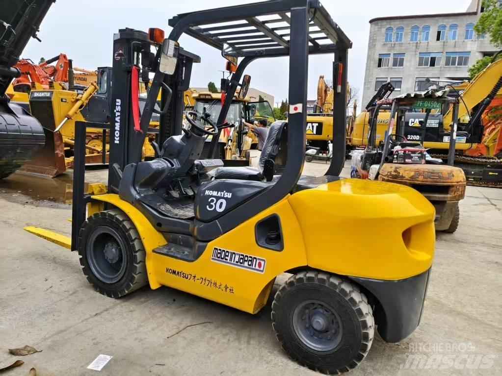 Komatsu FD 30 T-17 Diesel Trucker