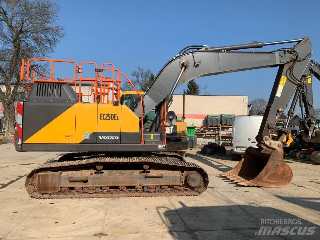 Volvo EC 250 EL Beltegraver