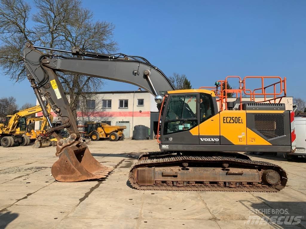 Volvo EC 250 EL Beltegraver