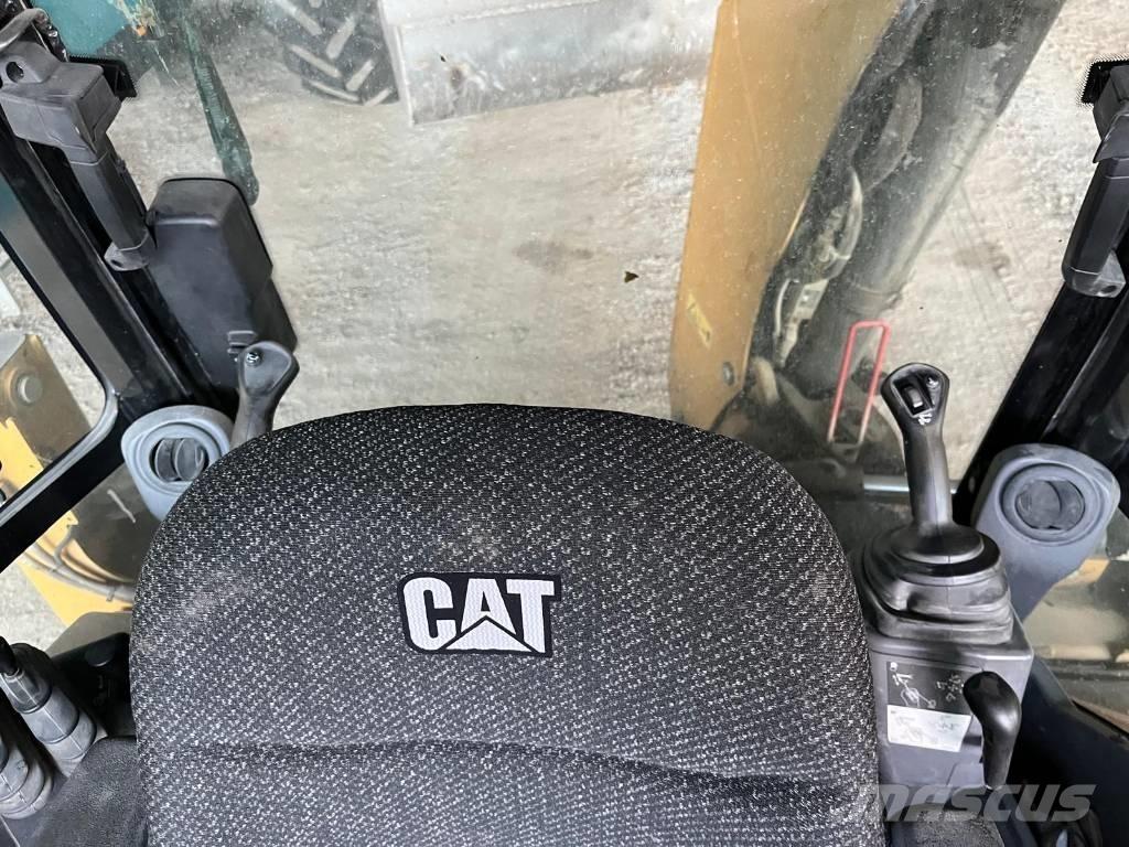 CAT 432 F 2 Traktorgravere