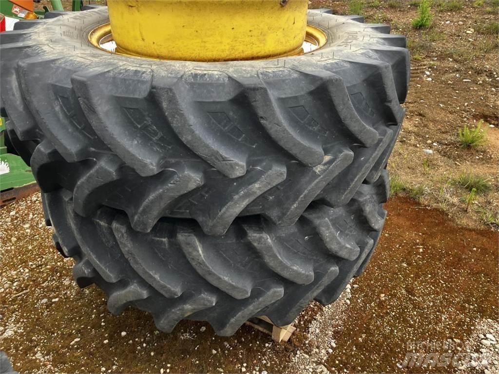 Petlas 480/70R34 Dekk, hjul og felger