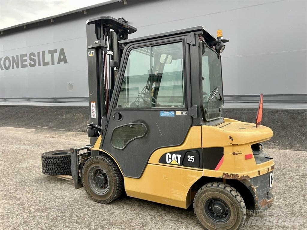 CAT DP 25 NT Diesel Trucker