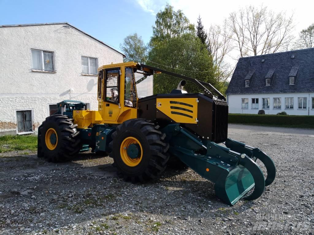 HSM 904S Traktor med skogsutstyr