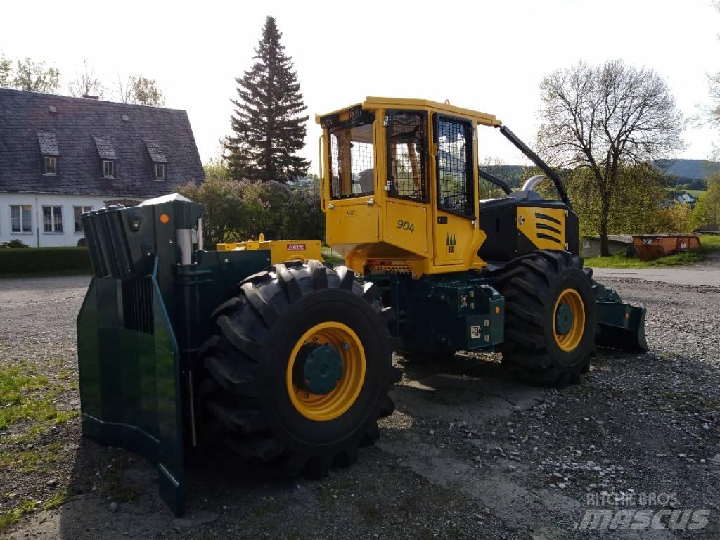 HSM 904S Traktor med skogsutstyr