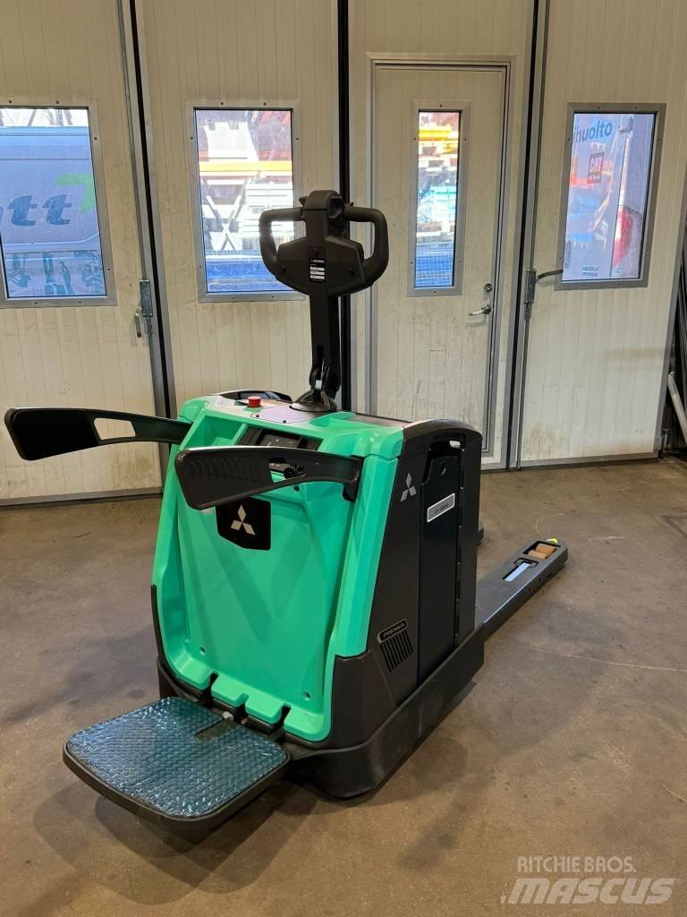 Mitsubishi PBV20N2 Lavtløftende truck med platform