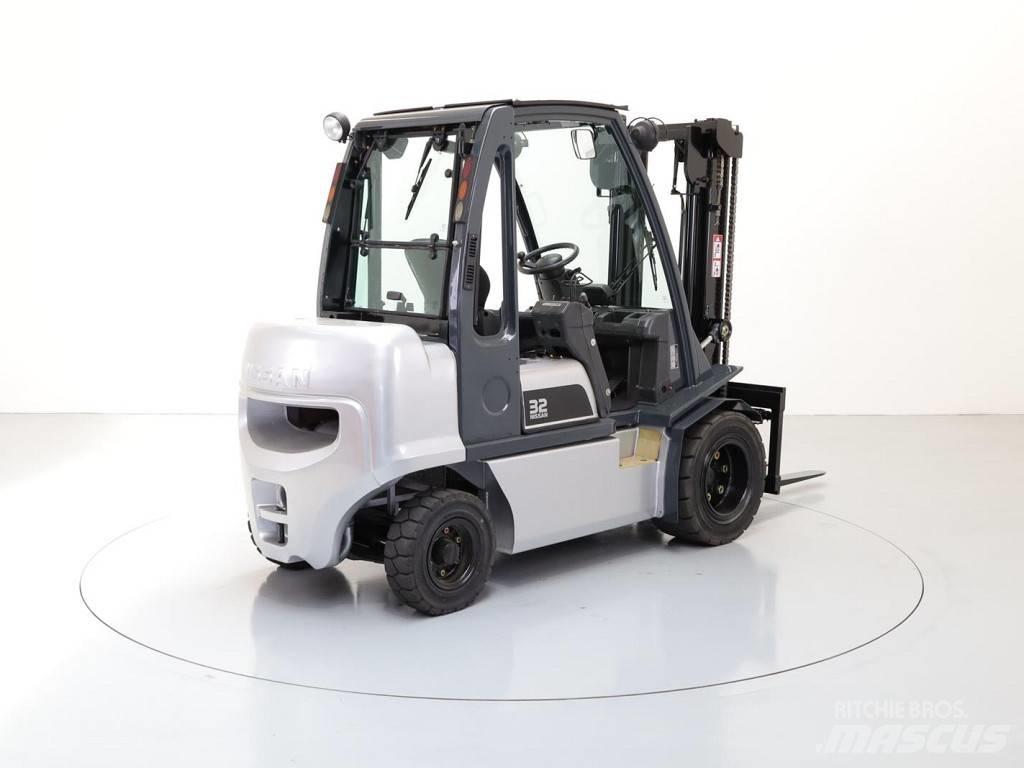 Nissan FD01A18Q Diesel Trucker