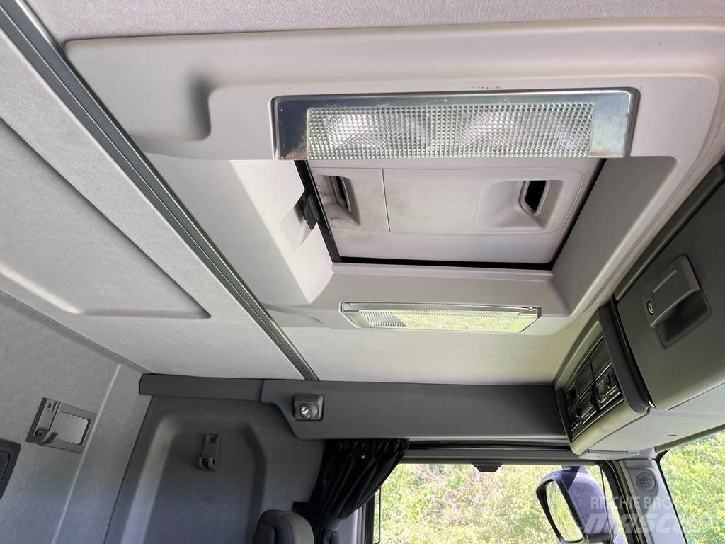 Renault Kerax 6x4 Stykkgods kraner