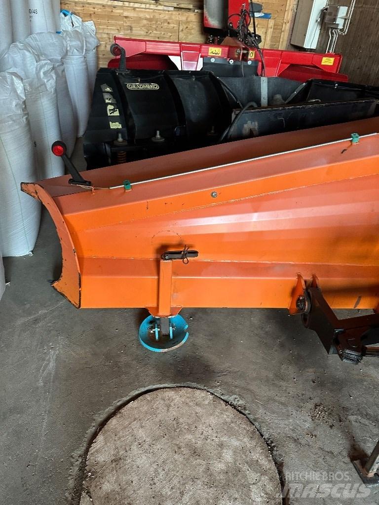 FMG AA 300 Snøploger- og skjær