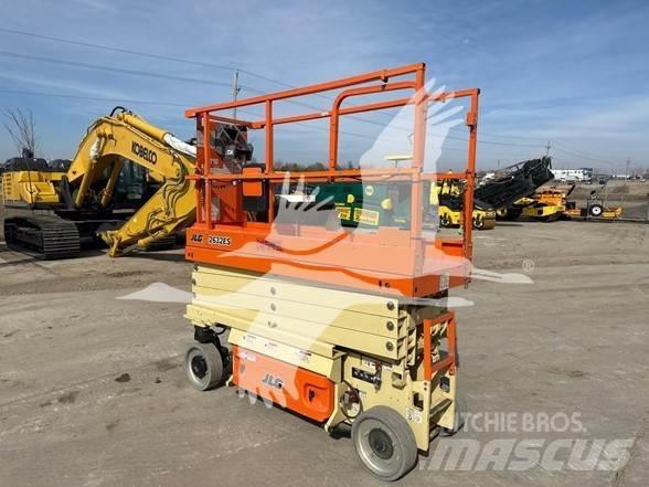 JLG 2632ES Sakselifter
