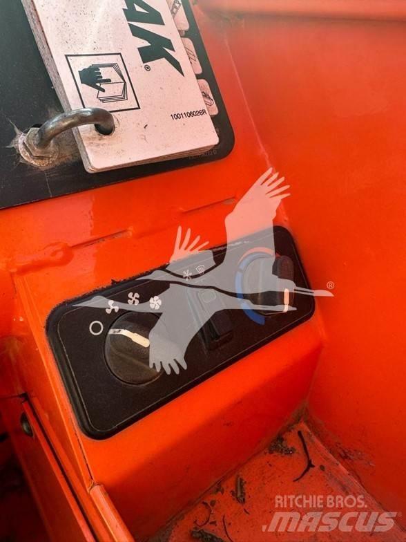 SkyTrak 6042 Teleskoplastere