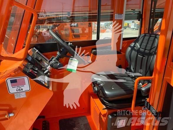 SkyTrak 8042 Teleskoplastere