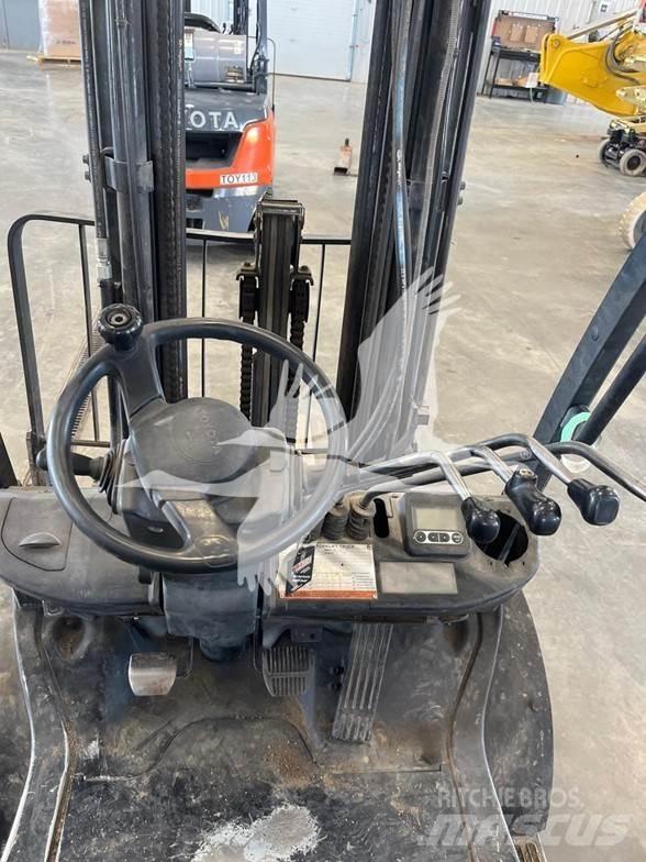 Toyota 8FGU25 Diesel Trucker