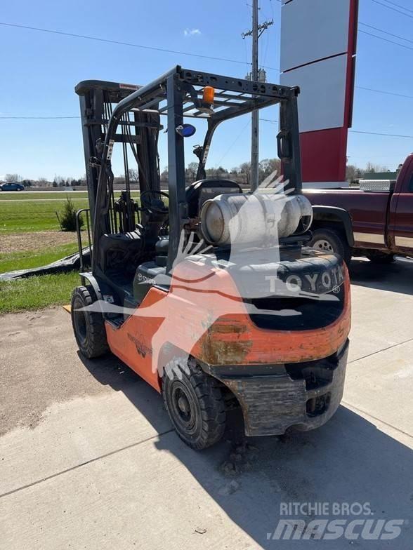 Toyota 8FGU25 Diesel Trucker