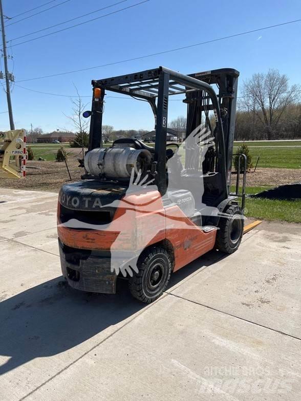 Toyota 8FGU25 Diesel Trucker
