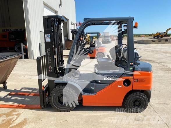 Toyota 8FGU25 Diesel Trucker