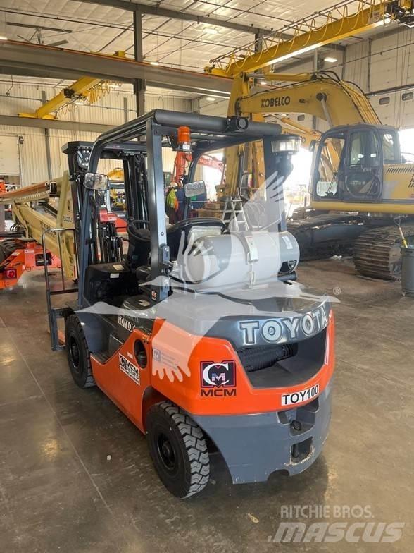 Toyota 8FGU25 Diesel Trucker