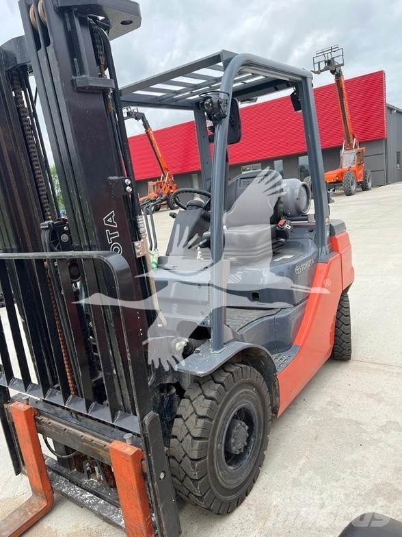 Toyota 8FGU25 Diesel Trucker